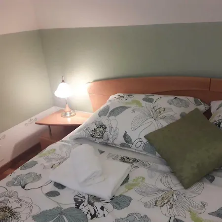 Apartment Natasha's Garden House *